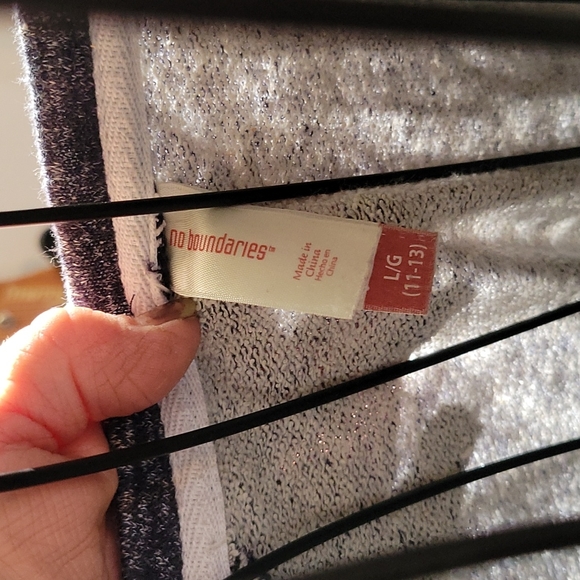 Vintage No Boundaries sweatshirt - Picture 3 of 4